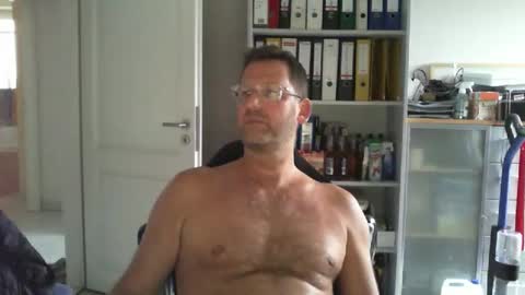 Snapshot of macfly67 chatting on 05/05/26, 05:32 macfly67 online show from 05/05/26, 05:32