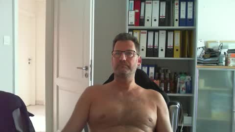 Snapshot of macfly67 chatting on 05/14/26, 06:20 macfly67 online show from 05/14/26, 06:20