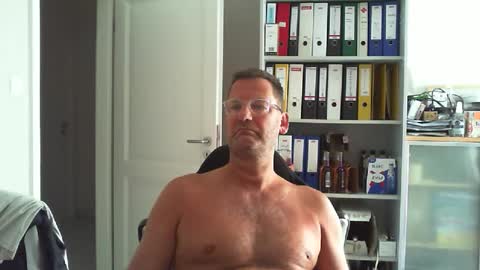 Snapshot of macfly67 chatting on 05/29/26, 06:11 macfly67 online show from 05/29/26, 06:11