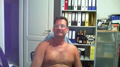 Snapshot of macfly67 chatting on 06/24/26, 10:09 macfly67 online show from 06/24/26, 10:09