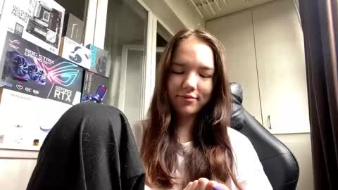 Mila online show from 05/10/26, 05:01