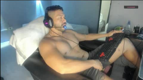 Snapshot of machohandsome chatting on 04/27/26, 11:19 Javier papichulo master how do you want online show from 04/27/26, 11:19