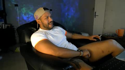 Snapshot of machohandsome chatting on 05/25/26, 08:15 Javier papichulo master how do you want online show from 05/25/26, 08:15