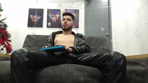 Snapshot of mack_daniels chatting on 12/17/25, 02:28 instagram mackdanielsx online show from 12/17/25, 02:28