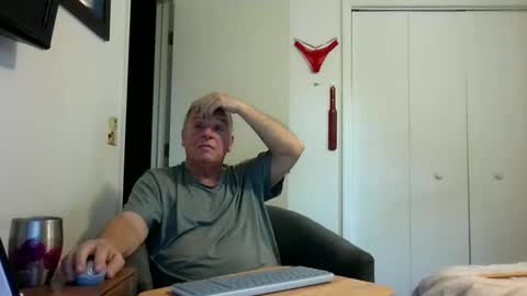 mackdocc001 online show from 04/22/26, 01:45