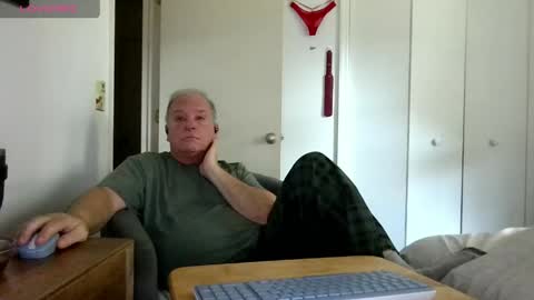 mackdocc001 online show from 04/23/26, 08:22