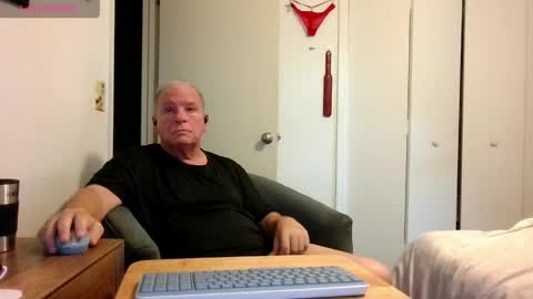 Snapshot of mackdocc001 chatting on 04/28/26, 02:11 mackdocc001 online show from 04/28/26, 02:11