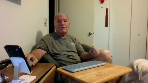 Snapshot of mackdocc001 chatting on 06/18/26, 01:15 mackdocc001 online show from 06/18/26, 01:15