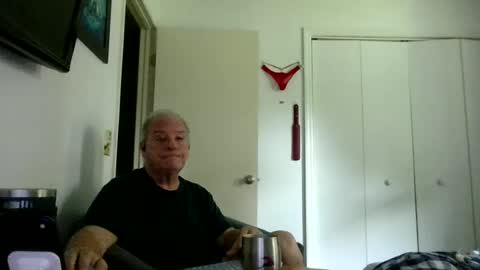 Snapshot of mackdocc001 chatting on 06/19/26, 05:39 mackdocc001 online show from 06/19/26, 05:39