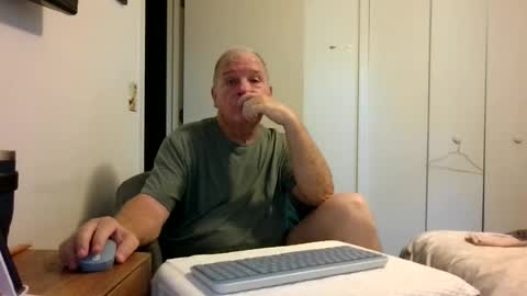 Snapshot of mackdocc001 chatting on 07/18/26, 01:04 mackdocc001 online show from 07/18/26, 01:04
