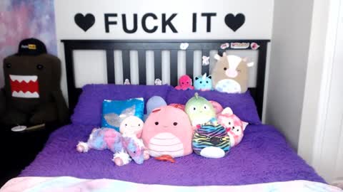 Mackenzie Wolfe online show from 10/24/25, 04:09