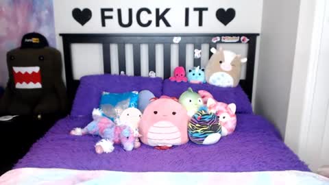 Mackenzie Wolfe online show from 10/26/25, 04:07