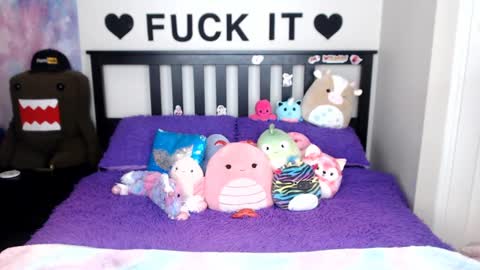 Mackenzie Wolfe online show from 10/27/25, 03:21