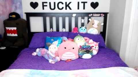 Mackenzie Wolfe online show from 12/23/25, 05:27