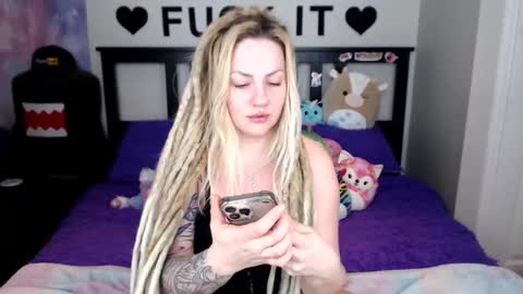 Mackenzie Wolfe online show from 01/08/26, 04:48