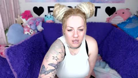 Mackenzie Wolfe online show from 04/17/26, 04:37