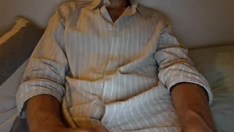 Snapshot of macronaron chatting on 07/25/26, 10:29 macronaron online show from 07/25/26, 10:29