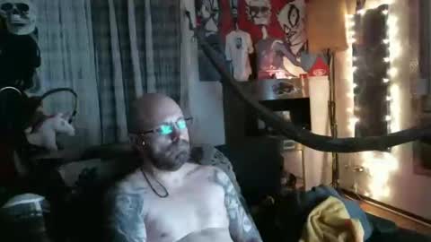 Snapshot of mad_dem0n chatting on 01/05/25, 04:58 Manuel online show from 01/05/25, 04:58