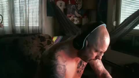 Snapshot of mad_dem0n chatting on 02/09/25, 09:05 Manuel online show from 02/09/25, 09:05