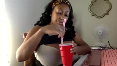 madam_glam online show from 04/15/26, 03:52