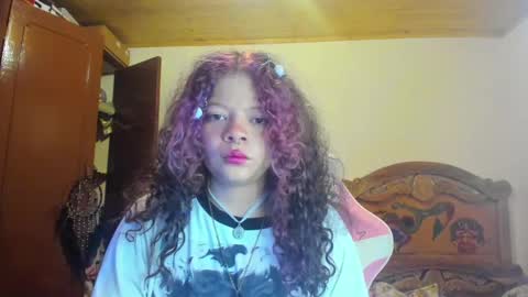 Snapshot of madam_sativa chatting on 01/27/25, 07:13 di online show from 01/27/25, 07:13