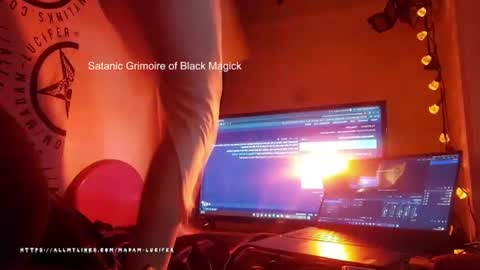 Snapshot of madame_lucifer chatting on 07/15/26, 04:01 Madame Lucifer online show from 07/15/26, 04:01