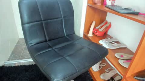 Snapshot of madameheels_ chatting on 01/11/25, 05:40 Madame Carla online show from 01/11/25, 05:40