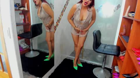 Snapshot of madameheels_ chatting on 02/23/25, 02:35 Madame Carla online show from 02/23/25, 02:35