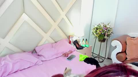 Snapshot of madameheels_ chatting on 03/10/25, 02:37 Madame Carla online show from 03/10/25, 02:37