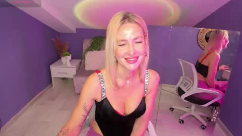 Snapshot of madammilly chatting on 10/09/25, 06:33 Evelyn online show from 10/09/25, 06:33