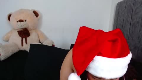 Snapshot of maddie_and_chelsea_ chatting on 12/28/24, 02:43 Maddie and Chelsea online show from 12/28/24, 02:43