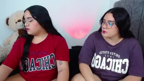 Snapshot of maddie_and_chelsea_ chatting on 01/09/25, 02:11 Maddie and Chelsea online show from 01/09/25, 02:11