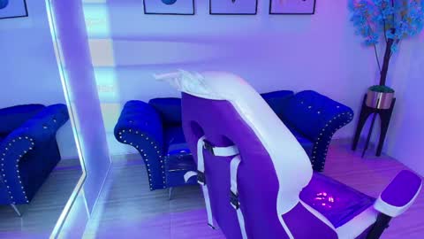 maddie_t18 online show from 04/13/26, 11:37