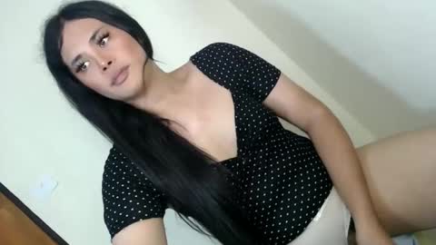 Snapshot of maddiejackson chatting on 10/18/25, 04:59 Im ZY DONT FORGET TO FOLLOW ME - online show from 10/18/25, 04:59