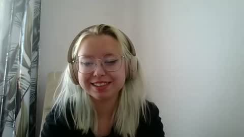Snapshot of maddiesexygirl chatting on 08/09/26, 09:25 Maddie online show from 08/09/26, 09:25