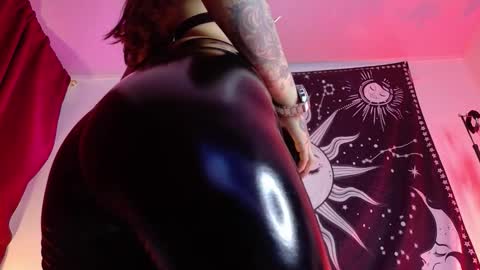 Snapshot of maddilust chatting on 02/14/26, 08:38 Miss Lust online show from 02/14/26, 08:38