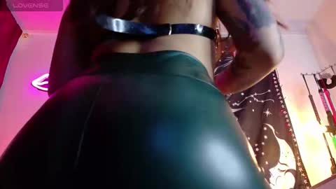 Snapshot of maddilust chatting on 02/25/26, 03:32 Miss Lust online show from 02/25/26, 03:32