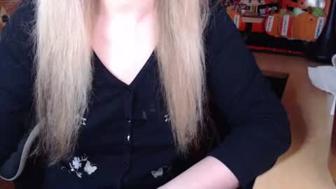 Snapshot of maddisonrae76 chatting on 07/26/26, 06:37 MaddisonRae online show from 07/26/26, 06:37