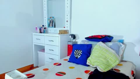 maddy8_ online show from 02/07/25, 10:52