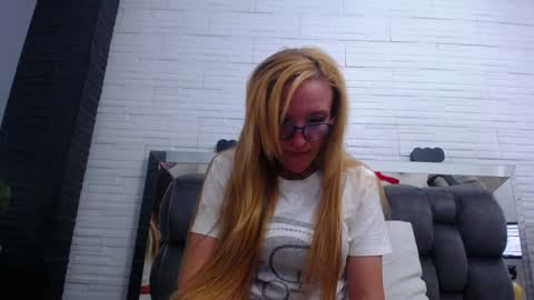 Snapshot of maddy_cartter chatting on 01/30/25, 03:44 maddy cartter online show from 01/30/25, 03:44