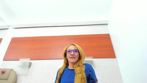 Snapshot of maddy_cartter chatting on 12/20/25, 10:44 maddy cartter online show from 12/20/25, 10:44