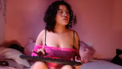 Snapshot of maddy_jhonsson chatting on 02/27/25, 10:42 Maddy online show from 02/27/25, 10:42