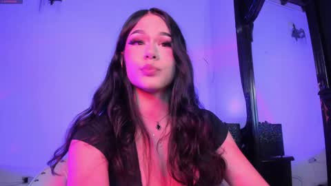 Snapshot of maddy_rios chatting on 01/07/25, 04:50 maddy_rios online show from 01/07/25, 04:50