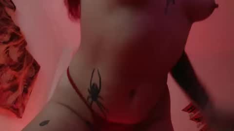 maddy_vicius19 online show from 10/30/25, 11:49