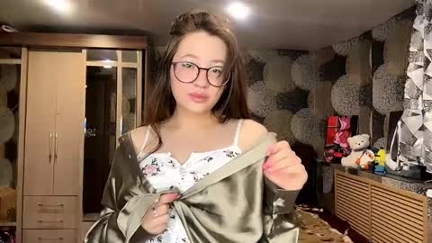 Snapshot of madelinemaylove chatting on 03/12/26, 06:25 Yoko online show from 03/12/26, 06:25