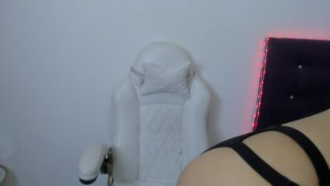 Snapshot of madelinesquit chatting on 05/17/26, 07:10 madelinesquit online show from 05/17/26, 07:10