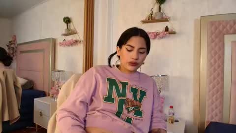 madhison_5 online show from 02/25/26, 12:48