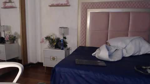 madhison_5 online show from 04/11/26, 12:09