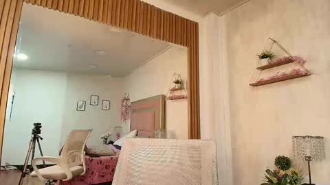 madhison_5 online show from 06/05/26, 11:38