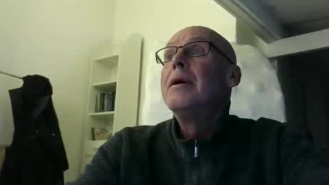 Snapshot of madio1187940 chatting on 11/11/25, 01:49 madio1187940 online show from 11/11/25, 01:49